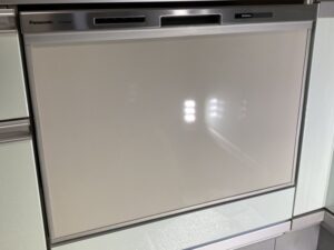 沖縄キッチン取付け隊　食洗機前パネルでを楽しむ　施工後